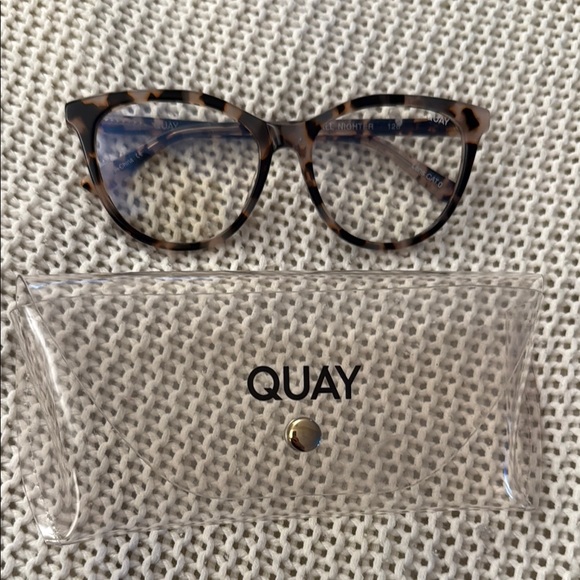 Quay Australia Accessories - Quay Blue Light Tortoiseshell Cat-Eye Glasses and case